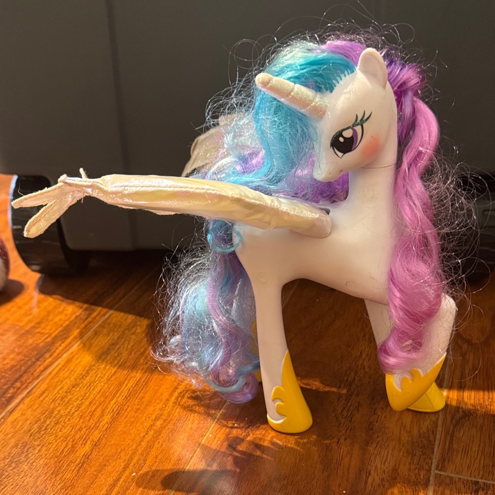 Unicorn Toy with Colorful Mane Lights Up and speaks BB1